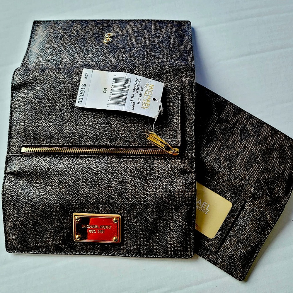 Michael Kors  CheckBook Wallet